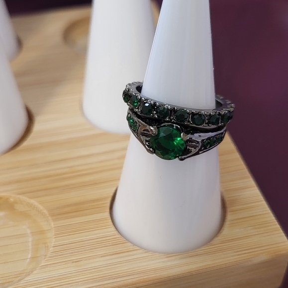 New Set Green Stones Size 7 - Picture 4 of 4